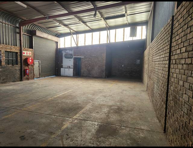 172M² WAREHOUSE TO LET IN WADEVILLE